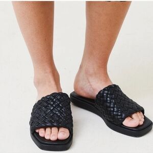 Vince Rumi Leather Woven Braided Open Toe Slip On Flat Sandal Slides